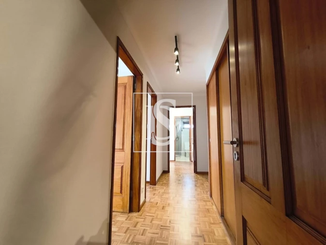 Apartamento T3 para Arrendamento em Oliveira, São Paio e São Sebastião Foto 13