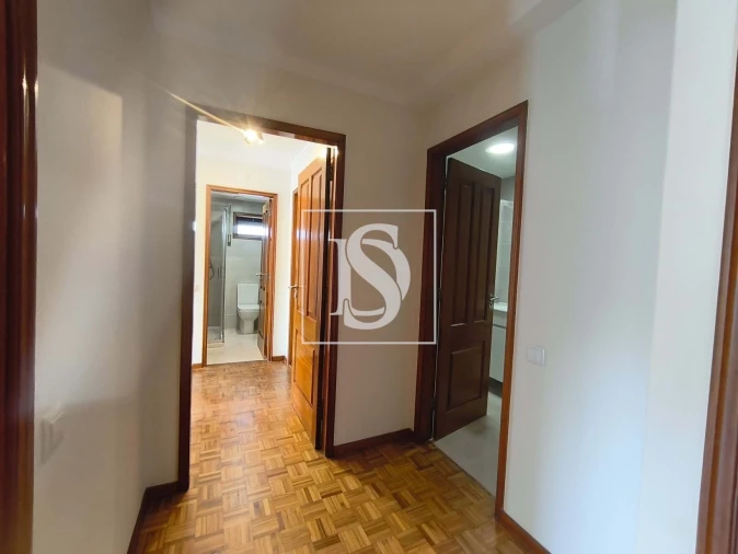 Apartamento T3 para Arrendamento em Oliveira, São Paio e São Sebastião Foto 18