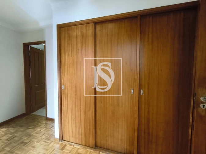 Apartamento T3 para Arrendamento em Oliveira, São Paio e São Sebastião Foto 17