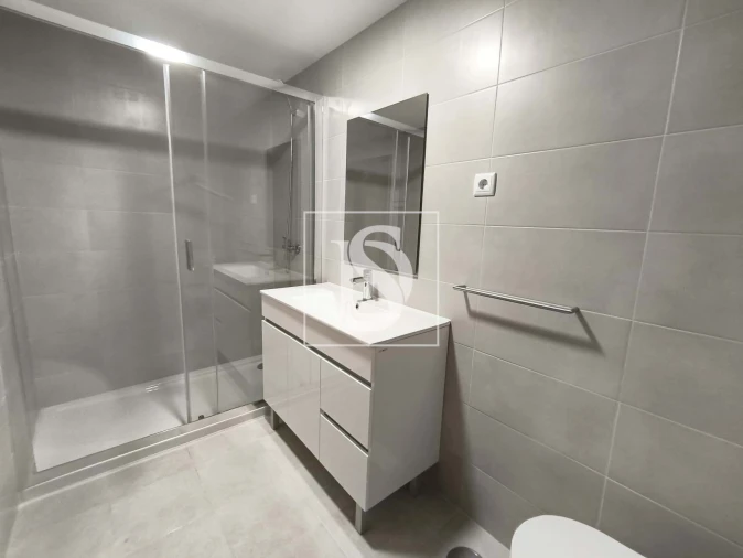 Apartamento T3 para Arrendamento em Oliveira, São Paio e São Sebastião Foto 25