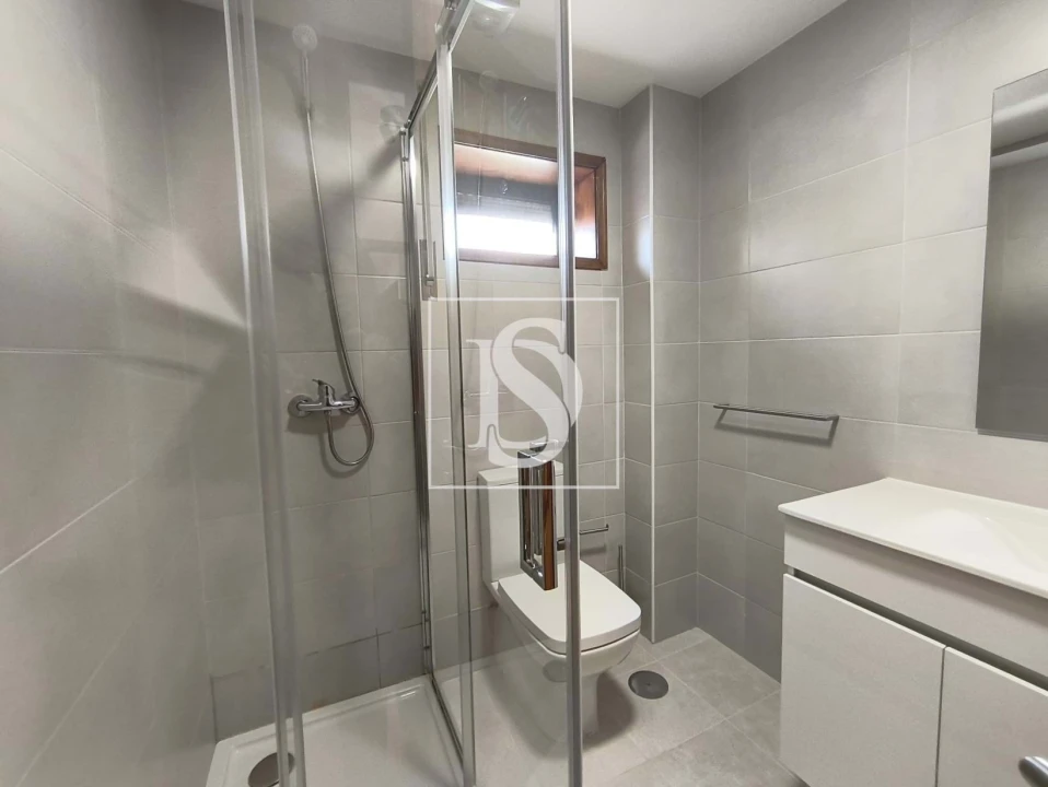 Apartamento T3 para Arrendamento em Oliveira, São Paio e São Sebastião Foto 24