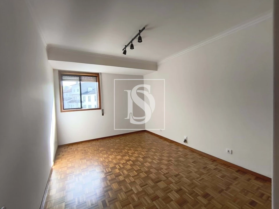 Apartamento T3 para Arrendamento em Oliveira, São Paio e São Sebastião Foto 19