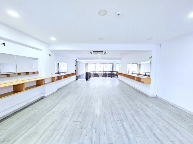 Negócio para Venda em Avenidas Novas Foto 1