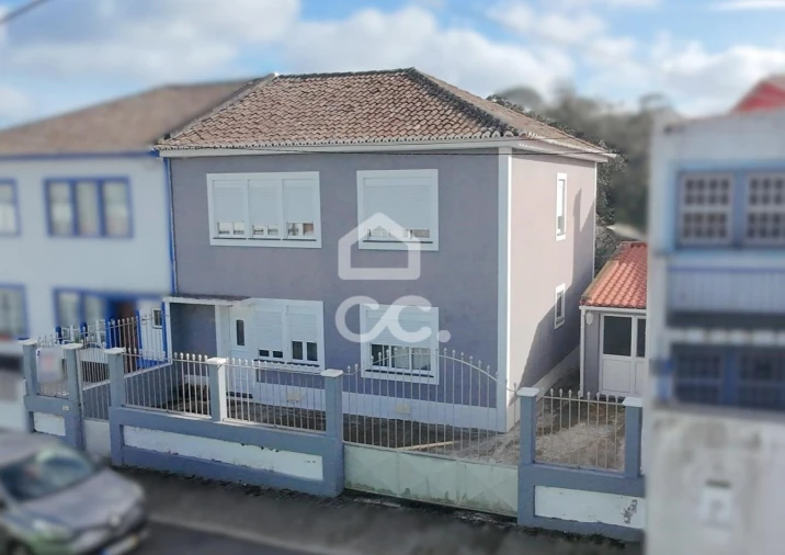 Moradia T5 para Venda em Angra (São Pedro) Foto 1