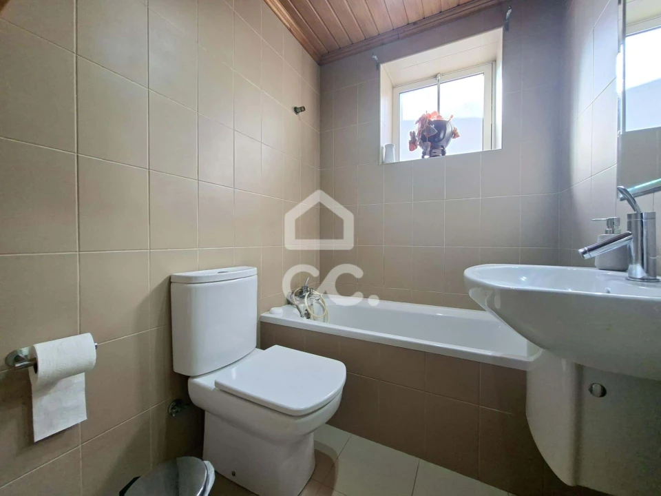 Moradia T5 para Venda em Angra (São Pedro) Foto 9