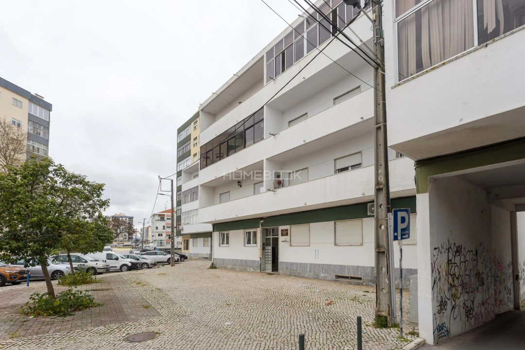 Apartamento T2 para Venda em Amora Foto 2