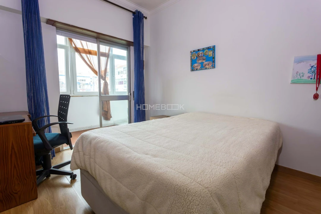Apartamento T2 para Venda em Amora Foto 12