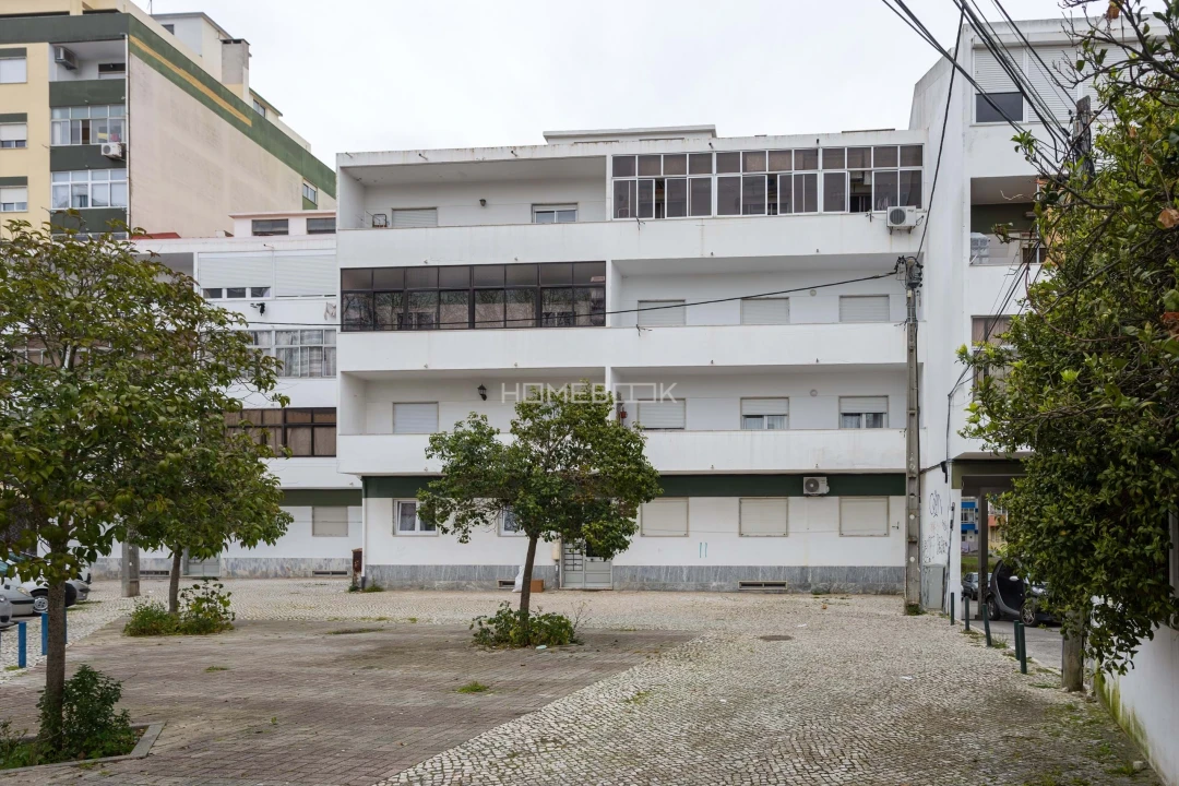 Apartamento T2 para Venda em Amora Foto 1