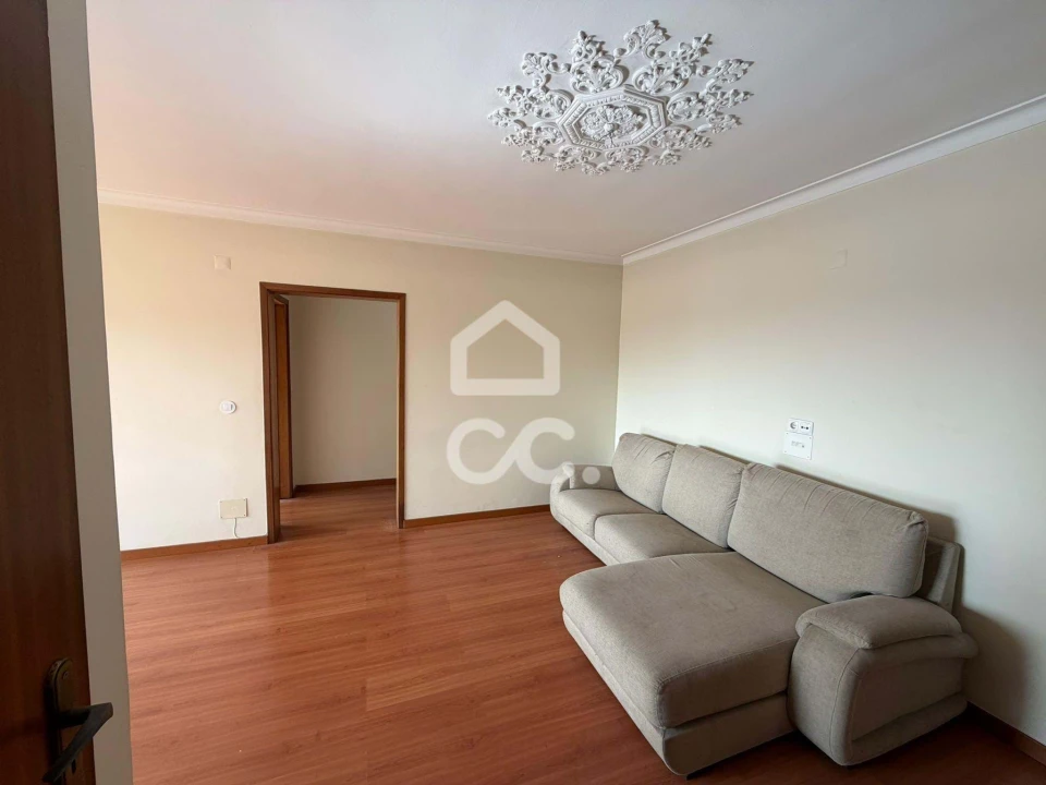 Apartamento T2 para Venda em Agualva e Mira-Sintra Foto 9