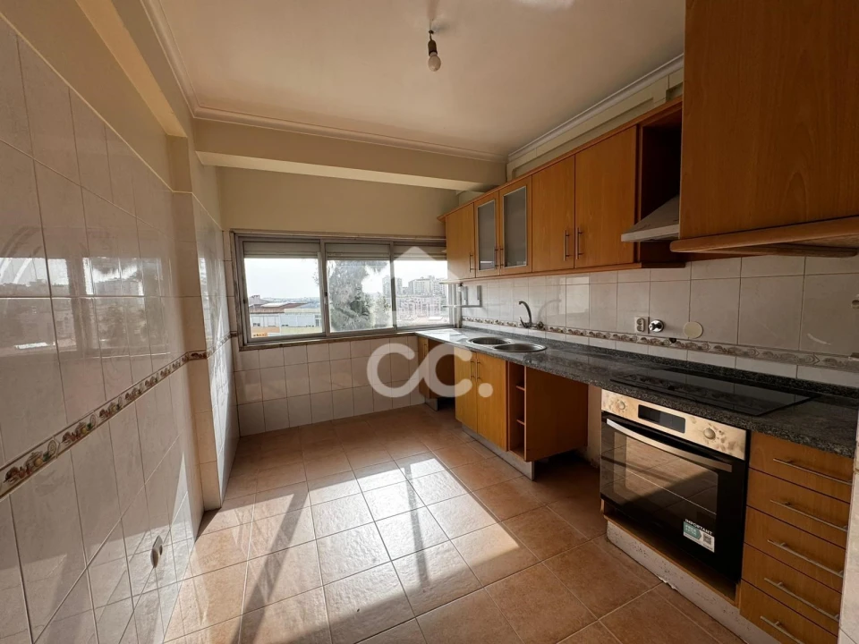 Apartamento T2 para Venda em Agualva e Mira-Sintra Foto 4