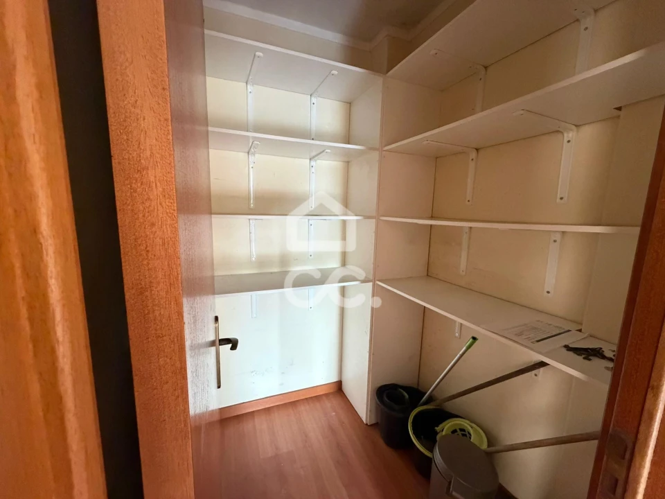 Apartamento T2 para Venda em Agualva e Mira-Sintra Foto 11