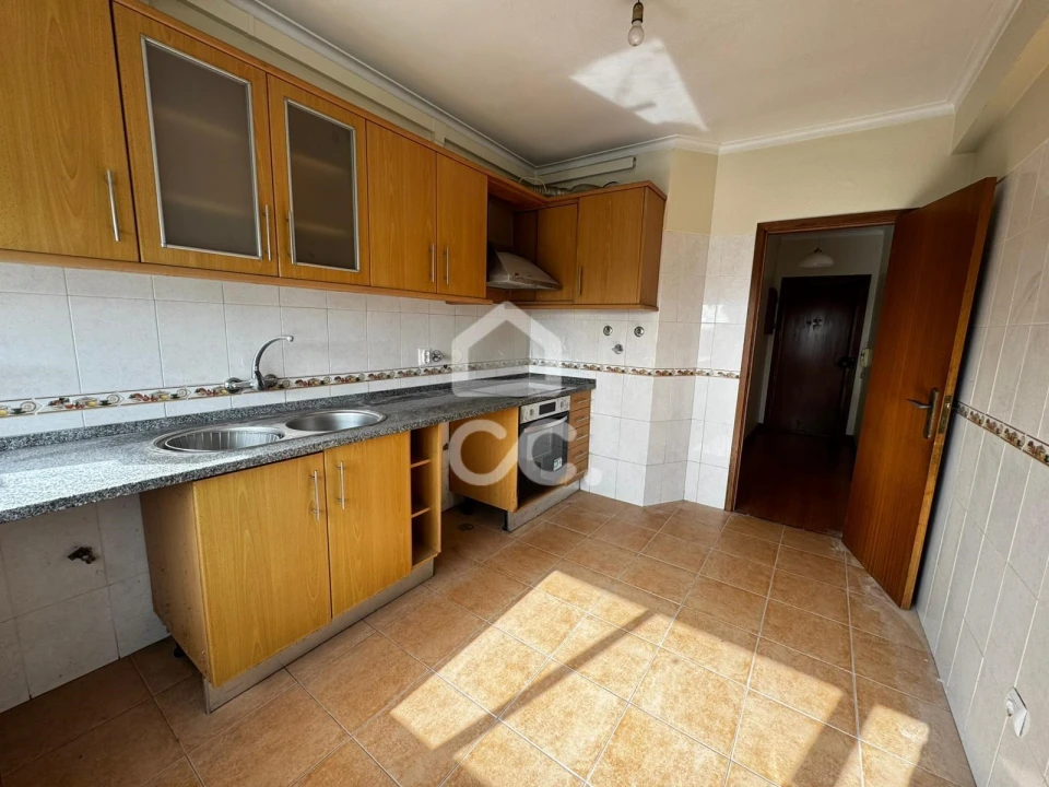 Apartamento T2 para Venda em Agualva e Mira-Sintra Foto 1