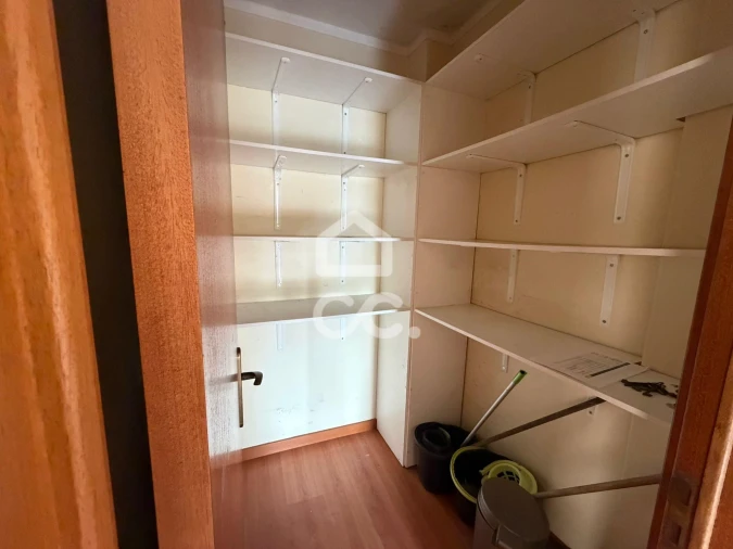 Apartamento T2 para Venda em Agualva e Mira-Sintra Foto 11