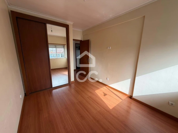 Apartamento T2 para Venda em Agualva e Mira-Sintra Foto 17