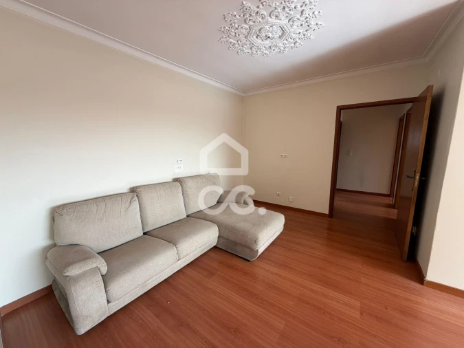 Apartamento T2 para Venda em Agualva e Mira-Sintra Foto 6