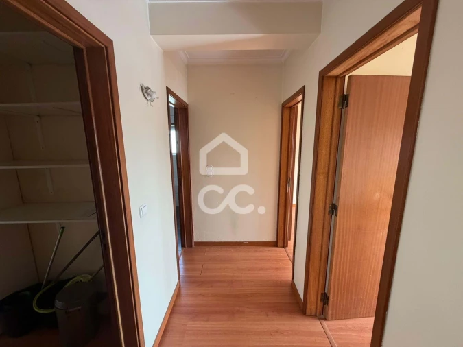 Apartamento T2 para Venda em Agualva e Mira-Sintra Foto 10