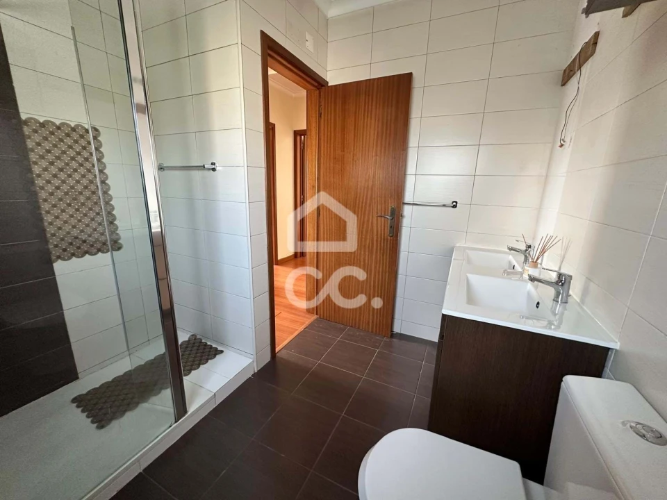 Apartamento T2 para Venda em Agualva e Mira-Sintra Foto 16