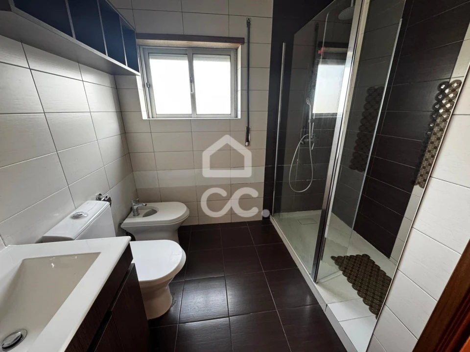 Apartamento T2 para Venda em Agualva e Mira-Sintra Foto 14