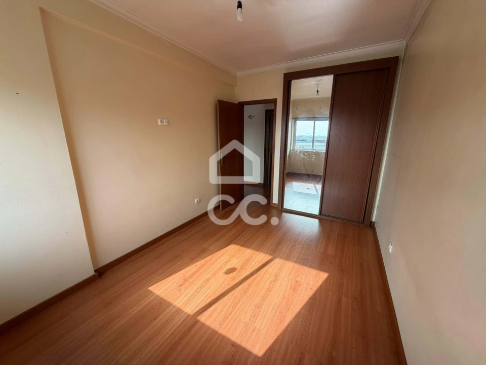 Apartamento T2 para Venda em Agualva e Mira-Sintra Foto 12