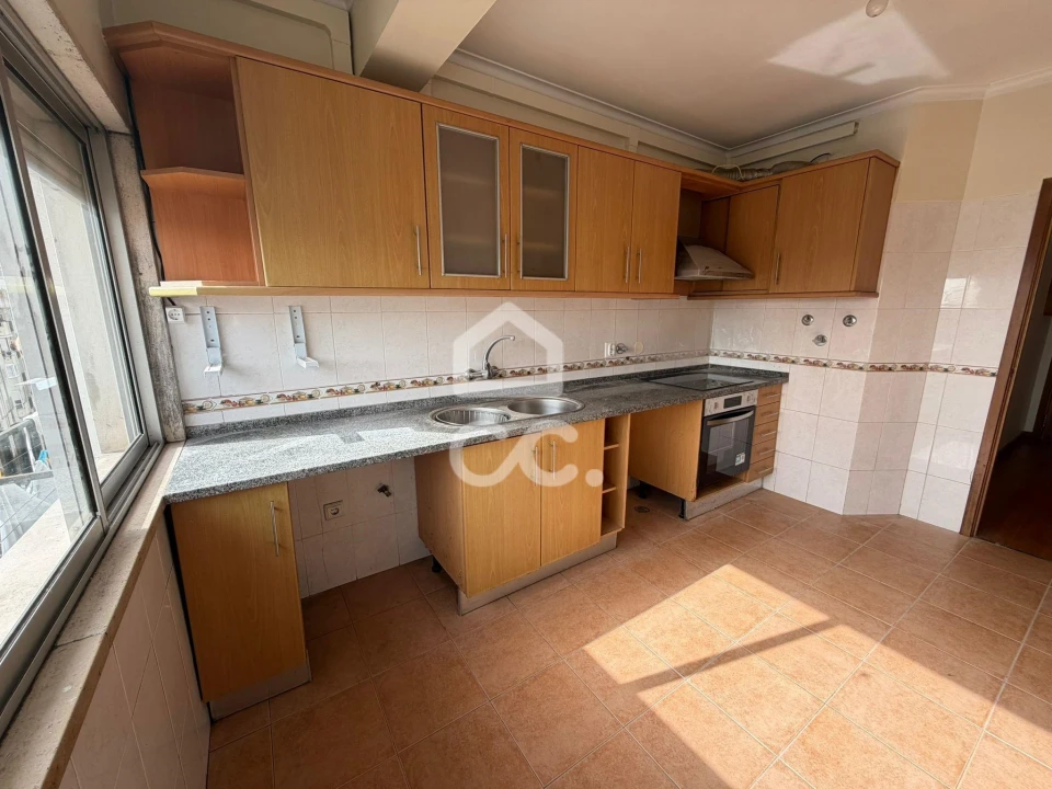 Apartamento T2 para Venda em Agualva e Mira-Sintra Foto 2