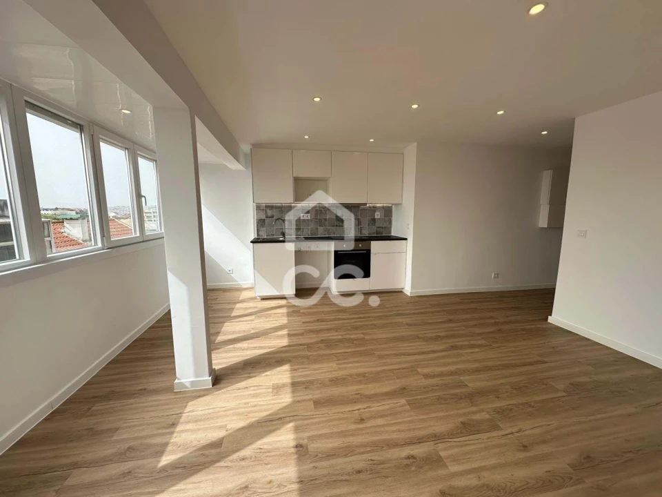 Apartamento T2 para Venda em Camarate, Unhos e Apelação Foto 3