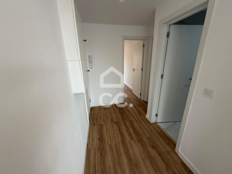 Apartamento T2 para Venda em Camarate, Unhos e Apelação Foto 11