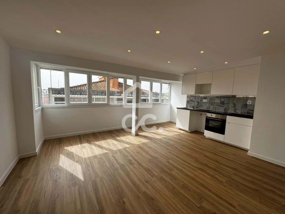 Apartamento T2 para Venda em Camarate, Unhos e Apelação Foto 1