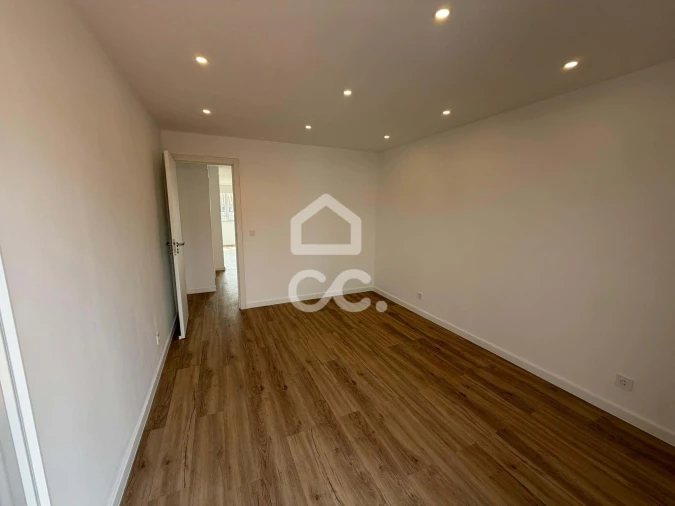 Apartamento T2 para Venda em Camarate, Unhos e Apelação Foto 16