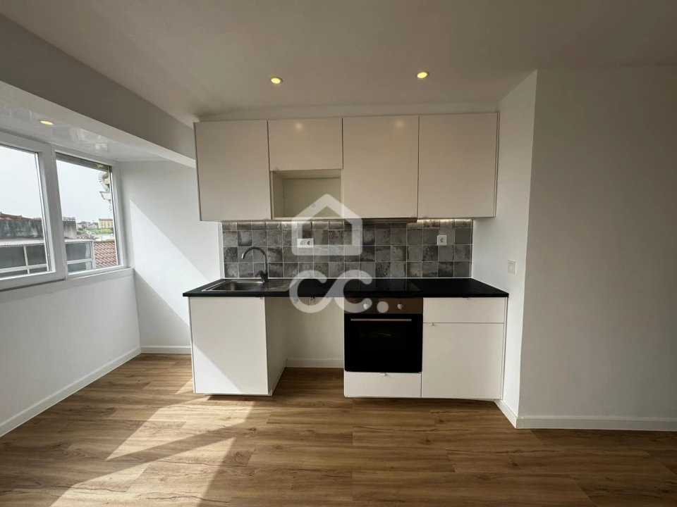 Apartamento T2 para Venda em Camarate, Unhos e Apelação Foto 6