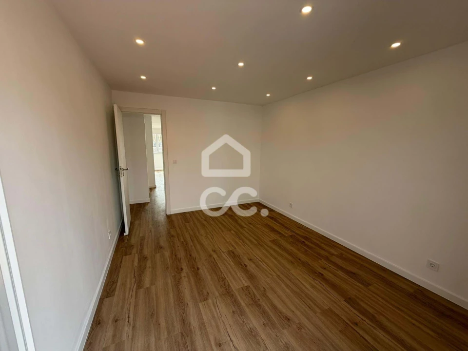 Apartamento T2 para Venda em Camarate, Unhos e Apelação Foto 16