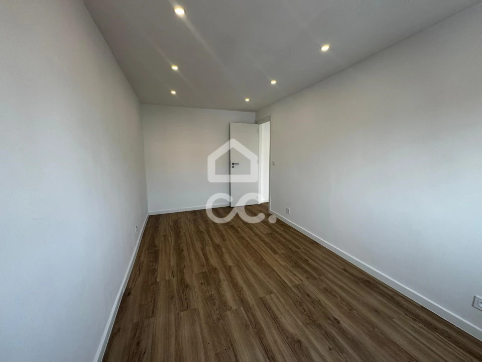 Apartamento T2 para Venda em Camarate, Unhos e Apelação Foto 14