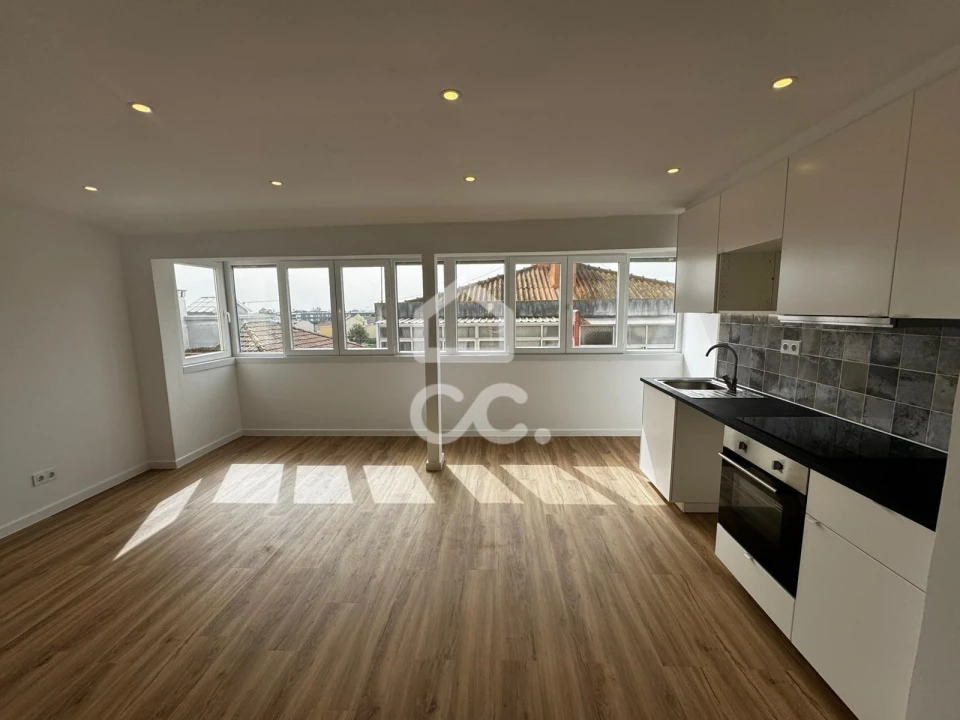 Apartamento T2 para Venda em Camarate, Unhos e Apelação Foto 2