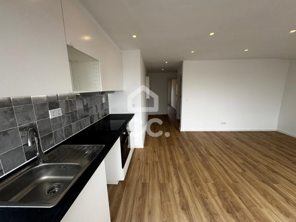 Apartamento T2 para Venda em Camarate, Unhos e Apelação Foto 4