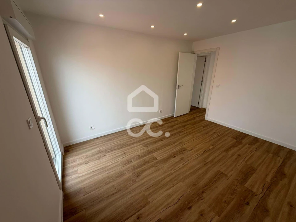 Apartamento T2 para Venda em Camarate, Unhos e Apelação Foto 15