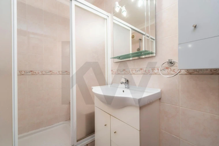Apartamento T2 para Venda em Olhão Foto 13