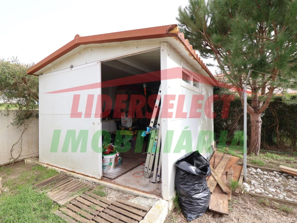 Moradia T1 para Venda em Encarnação Foto 18