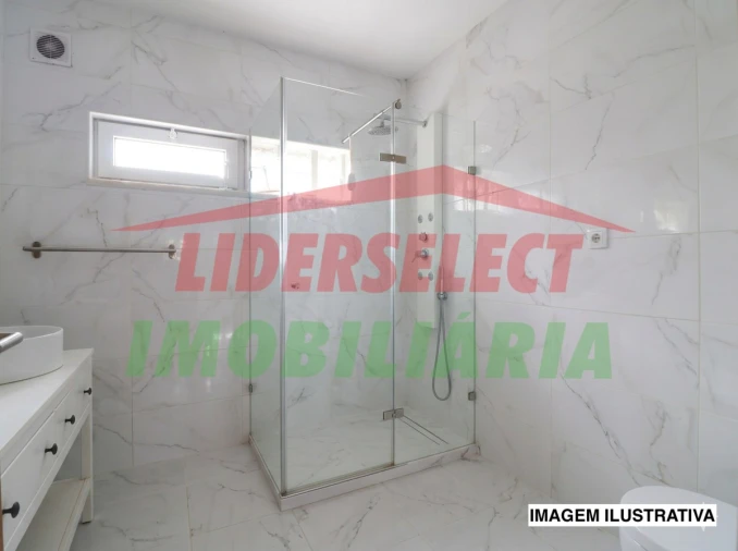 Moradia T1 para Venda em Encarnação Foto 8