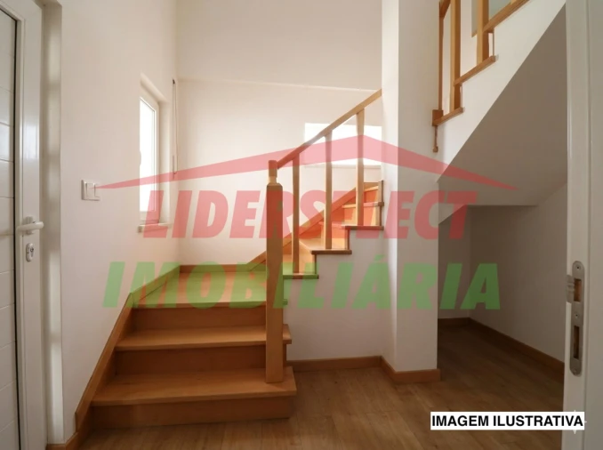 Moradia T1 para Venda em Encarnação Foto 9