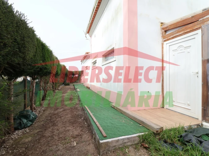 Moradia T1 para Venda em Encarnação Foto 17