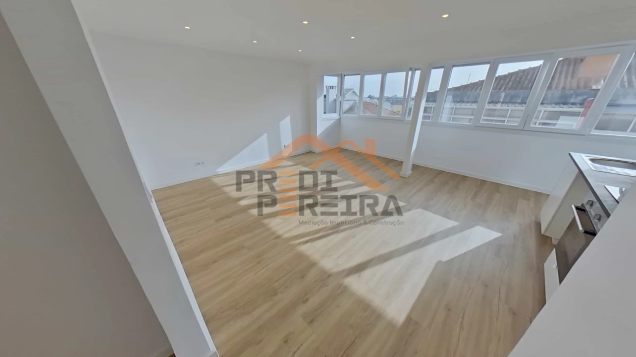 Apartamento T2 para Venda em Camarate, Unhos e Apelação Foto 1