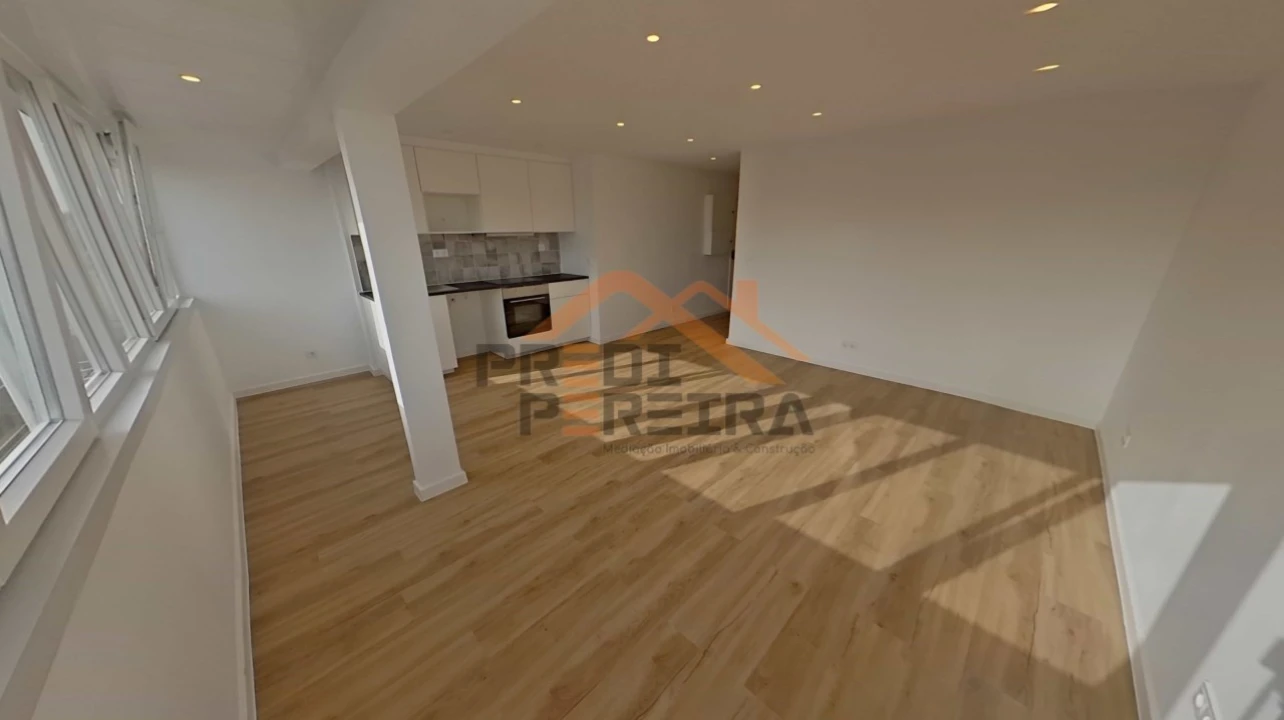 Apartamento T2 para Venda em Camarate, Unhos e Apelação Foto 4