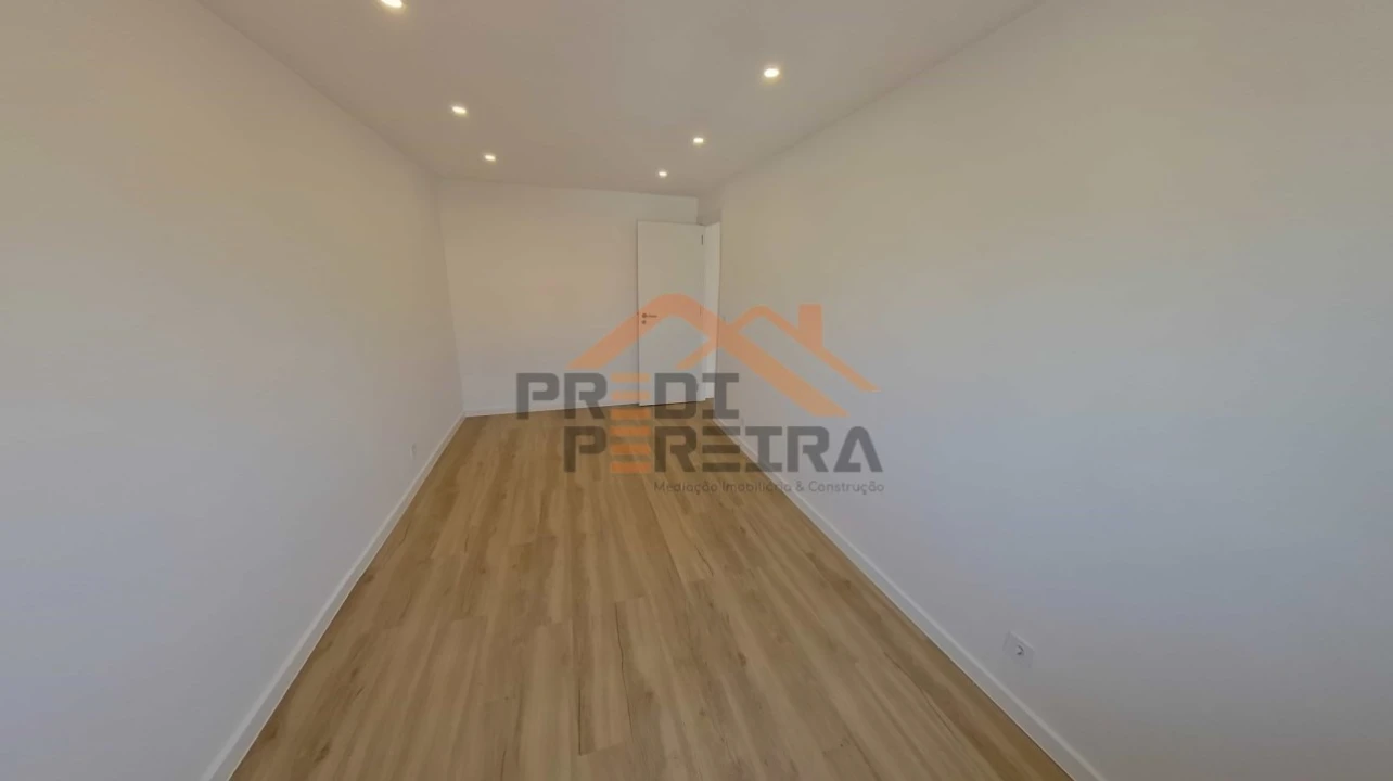 Apartamento T2 para Venda em Camarate, Unhos e Apelação Foto 20