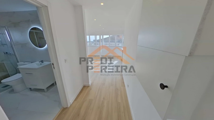 Apartamento T2 para Venda em Camarate, Unhos e Apelação Foto 8