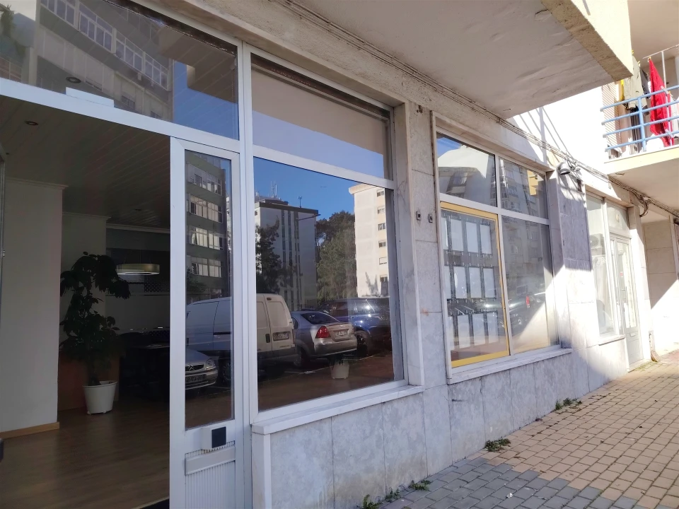 Loja para Venda em Rio de Mouro Foto 1