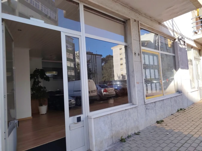 Loja para Venda em Rio de Mouro Foto 2