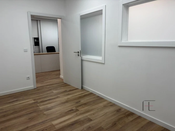 Loja para Venda em Mafamude e Vilar do Paraíso Foto 11