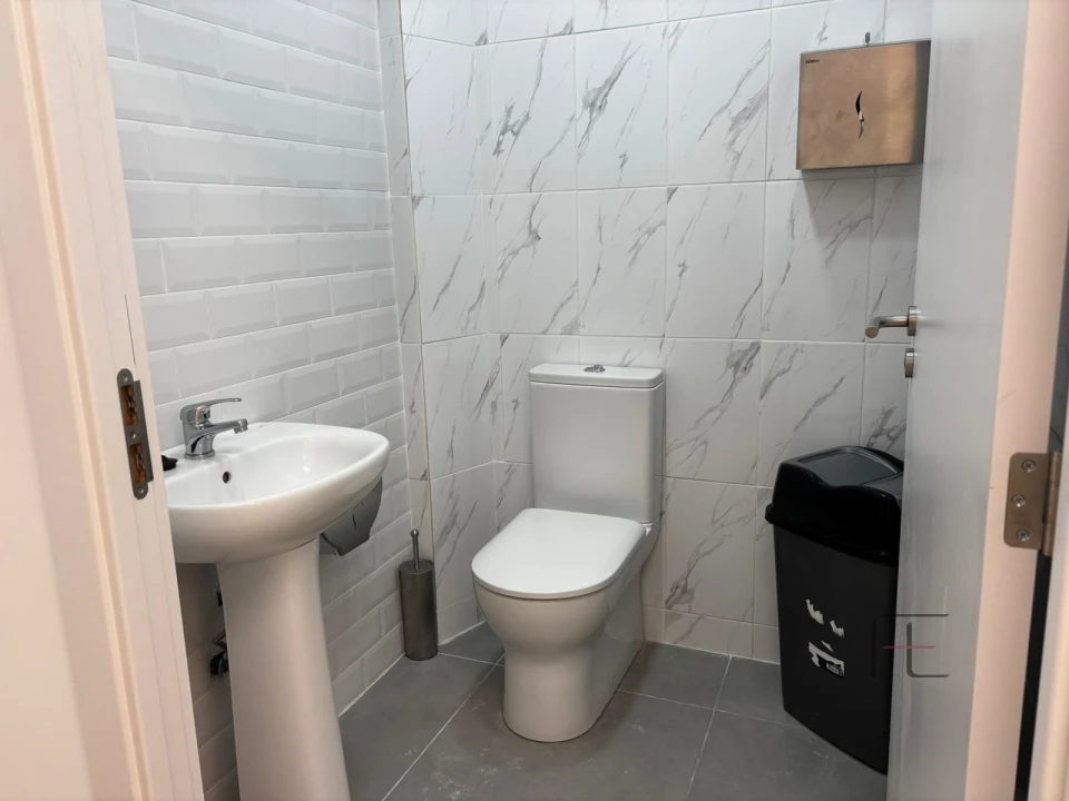 Loja para Venda em Mafamude e Vilar do Paraíso Foto 28