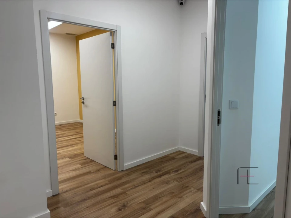 Loja para Venda em Mafamude e Vilar do Paraíso Foto 14