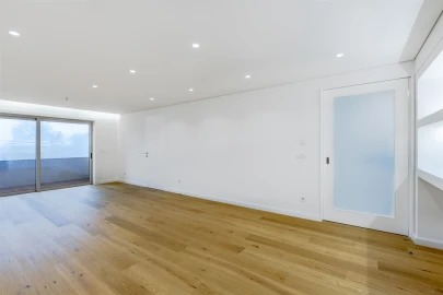Apartamento T3 para Venda em Lordelo do Ouro e Massarelos