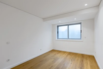 Apartamento T3 para Venda em Lordelo do Ouro e Massarelos